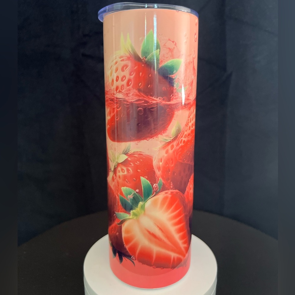 (Handmade)

20oz Strawberry Print Tall Tumbler - Vibrant Red